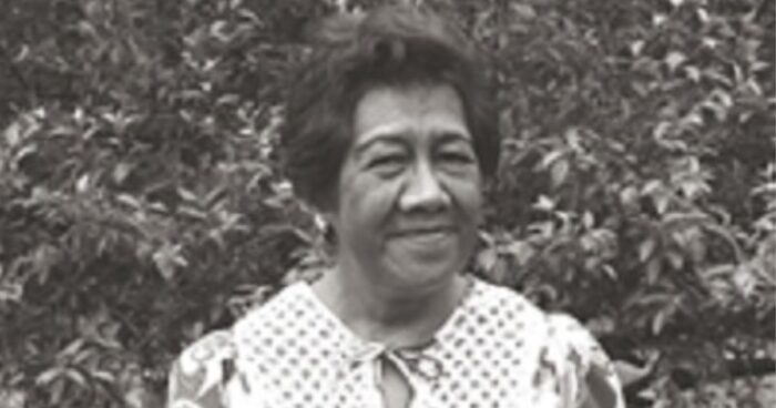Morrnah Nalamaku Simeona モーナ・ナラマク・シメオナ SITHホ・オポノポノの創設者であり、1983年にハワイ州宝に選ばれる。 モーナ女史の詳細プロフィールはこちらからご覧ください。 モーナ女史のインタビュー記事はこちらからご覧ください。